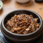 중곡동 삼계탕 가마솥 영양탕 추천 중곡동 가마솥영양탕의 옻삼계탕과 삼계탕이 나란히 놓인 테이블 사진